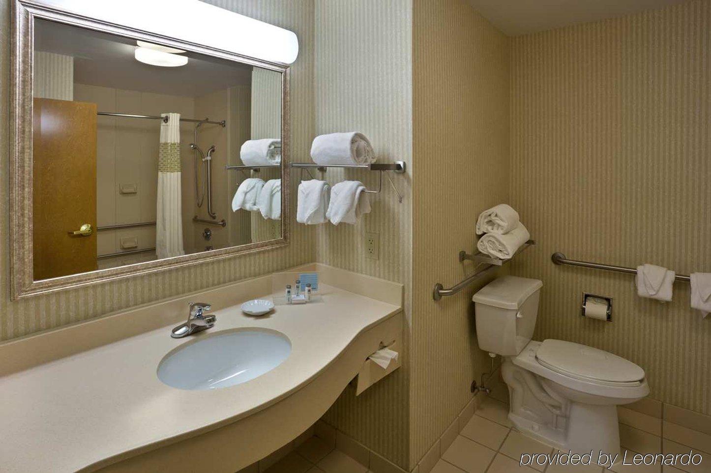 Hampton Inn Cleveland-Airport/Tiedeman Road Brooklyn Room photo