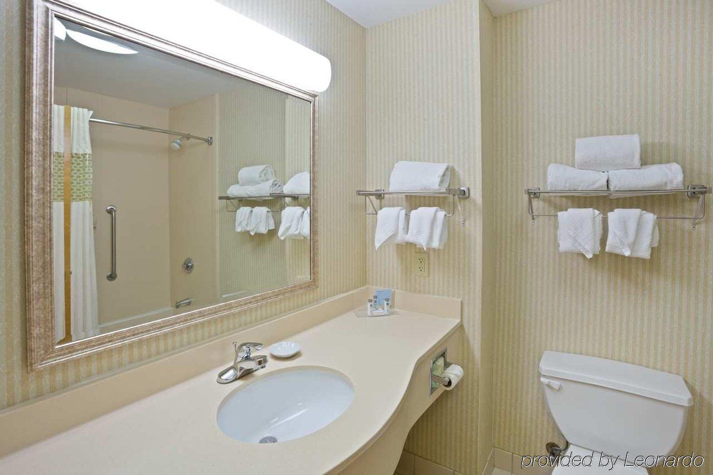 Hampton Inn Cleveland-Airport/Tiedeman Road Brooklyn Room photo