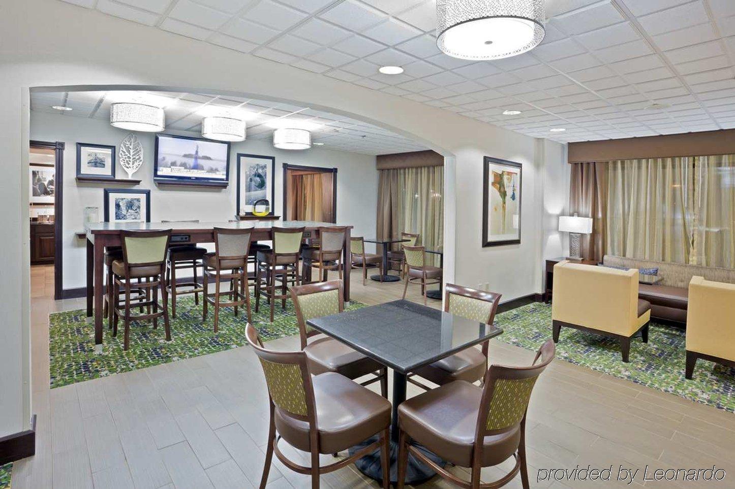 Hampton Inn Cleveland-Airport/Tiedeman Road Brooklyn Restaurant photo