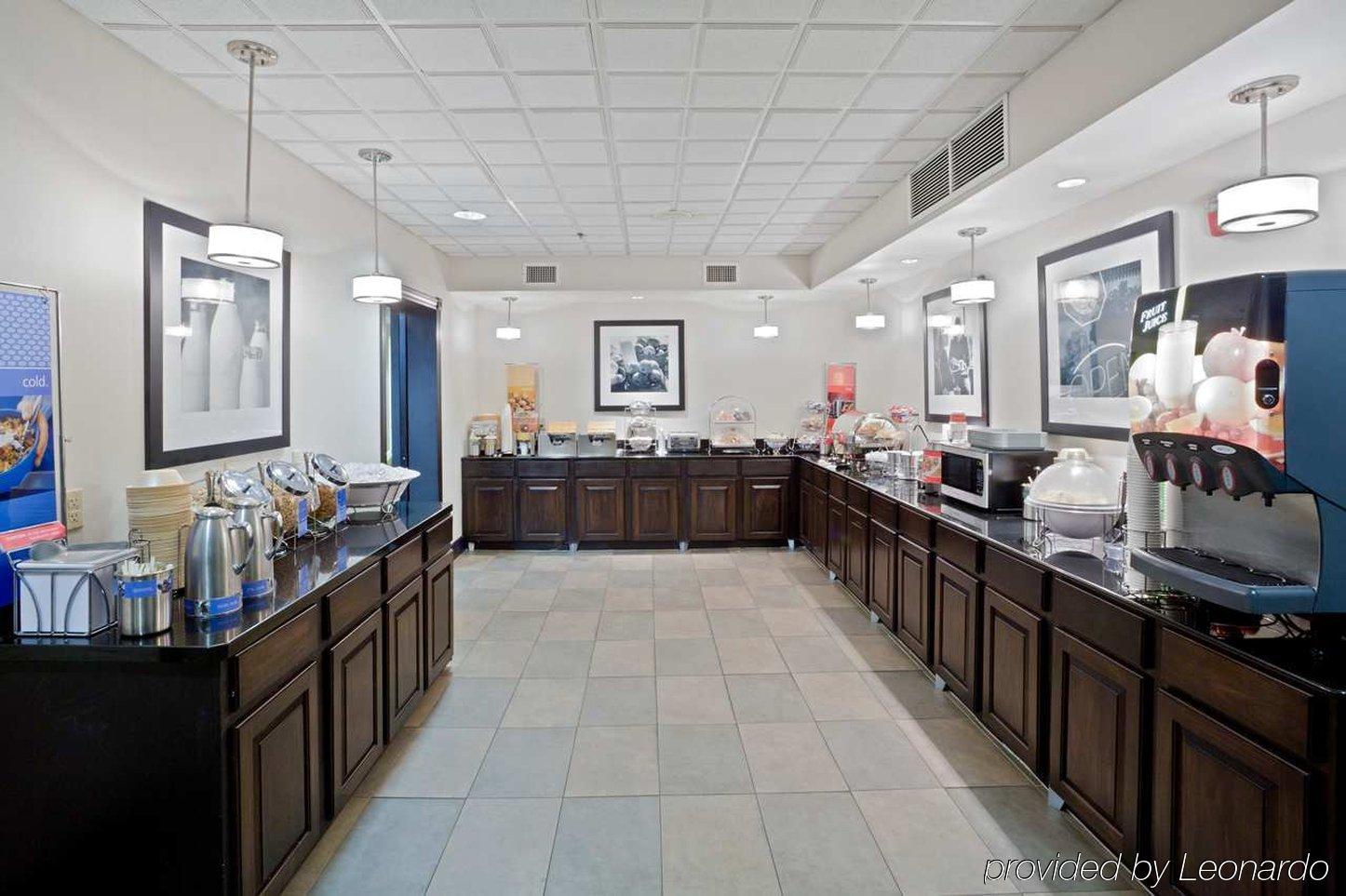 Hampton Inn Cleveland-Airport/Tiedeman Road Brooklyn Restaurant photo